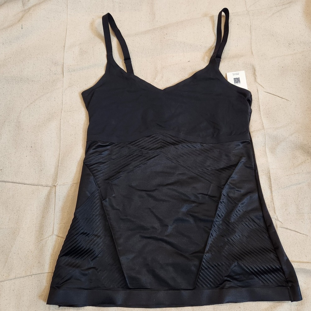 New Spanx Invisible Cami Shapewear Very Black Size Small NWT 10259R S Tank